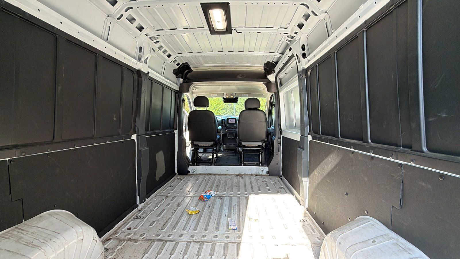 Used 2024 RAM ProMaster 2500 w/ Convenience Group FWD image 13
