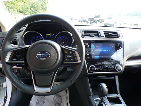 Used 2019 Subaru Outback 2.5i Limited w/ Popular Package #2 AWD/4WD image 10