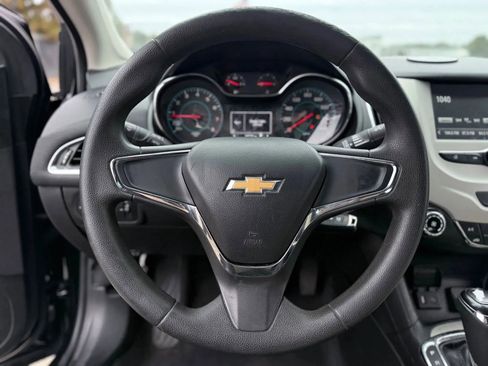 Used 2018 Chevrolet Cruze LS image 23