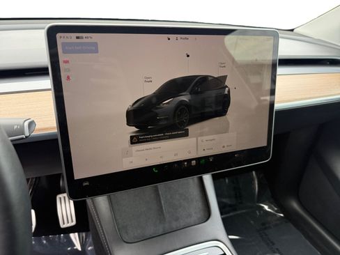 Used 2024 Tesla Model Y Performance AWD/4WD image 12