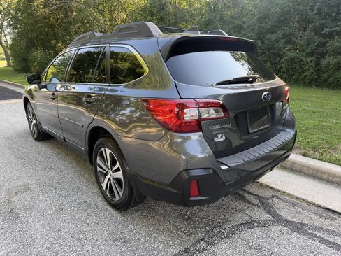 Used 2019 Subaru Outback 2.5i Limited AWD/4WD image 3