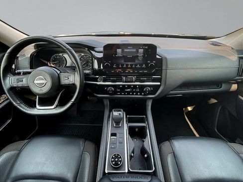 Used 2023 Nissan Pathfinder SL AWD/4WD image 9