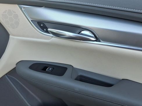 Used 2018 Cadillac XT5 Luxury w/ Driver Awareness Package image 11