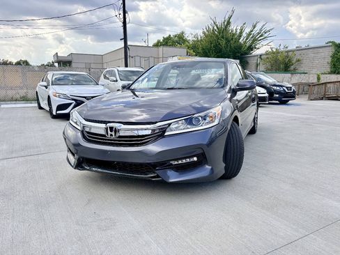 Used 2017 Honda Accord Hybrid Sedan image 10