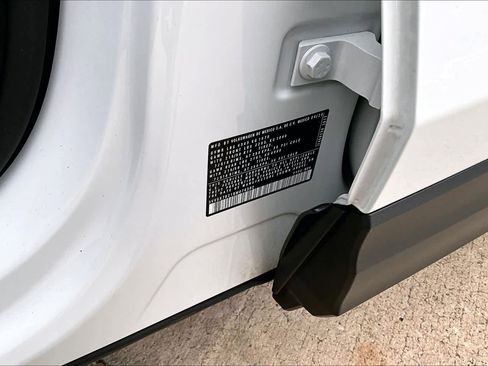 Used 2024 Volkswagen Taos SE image 26