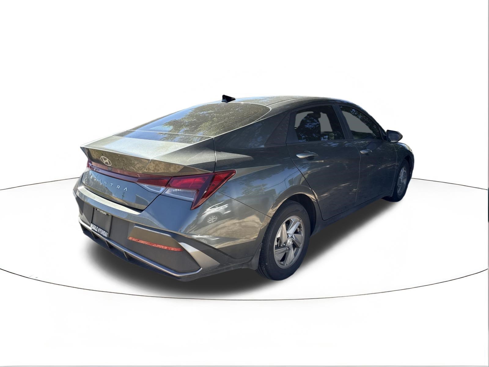 Used 2026 Hyundai Elantra SE FWD image 2