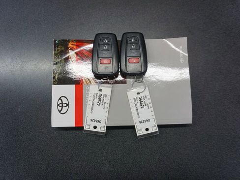 Used 2021 Toyota Highlander Limited image 19