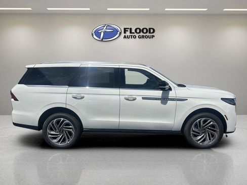 New 2026 Lincoln Navigator Reserve AWD/4WD image 4