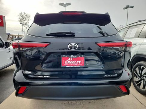 Used 2023 Toyota Highlander XLE image 9