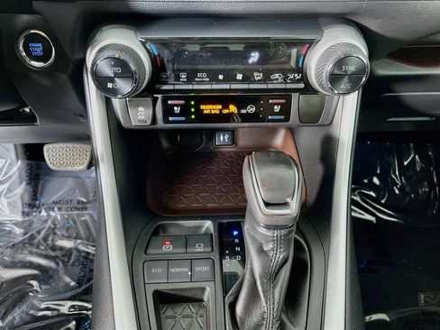 Used 2019 Toyota RAV4 Limited w/ Cold Weather Package FWD image 22