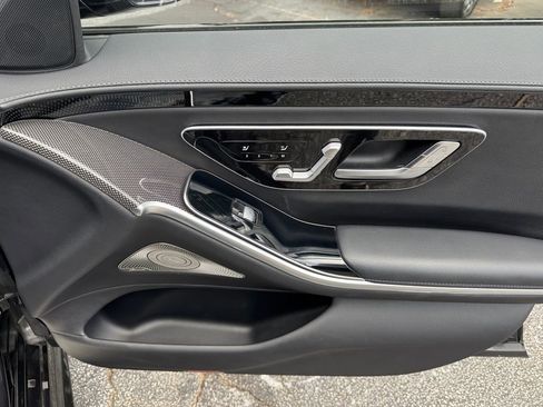 Used 2022 Mercedes-Benz S 500 4MATIC w/ AMG Line Package image 18