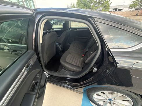 Used 2020 Ford Fusion SE FWD image 3