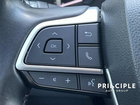 Used 2023 Toyota Highlander LE FWD image 20