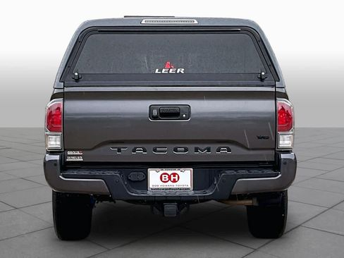 Used 2021 Toyota Tacoma TRD Sport w/ Technology Package AWD/4WD image 5