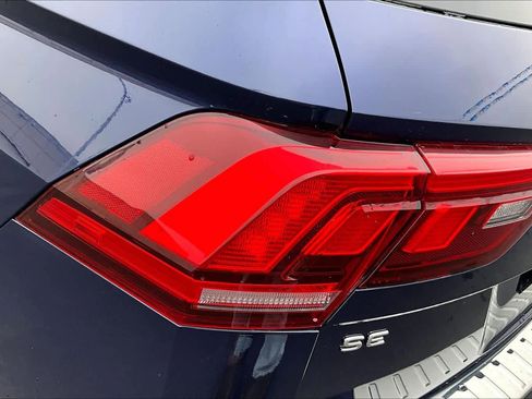 Used 2022 Volkswagen Tiguan SE image 56