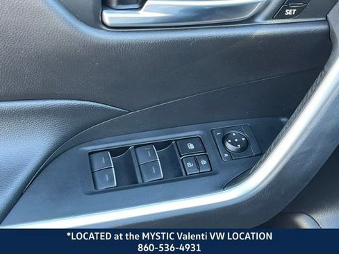 Used 2022 Toyota RAV4 XLE Premium image 34