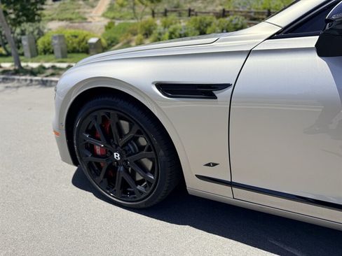 Used 2023 Bentley Flying Spur S V8 AWD/4WD image 13