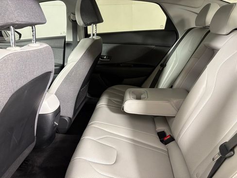 Used 2025 Hyundai Elantra Limited FWD image 35