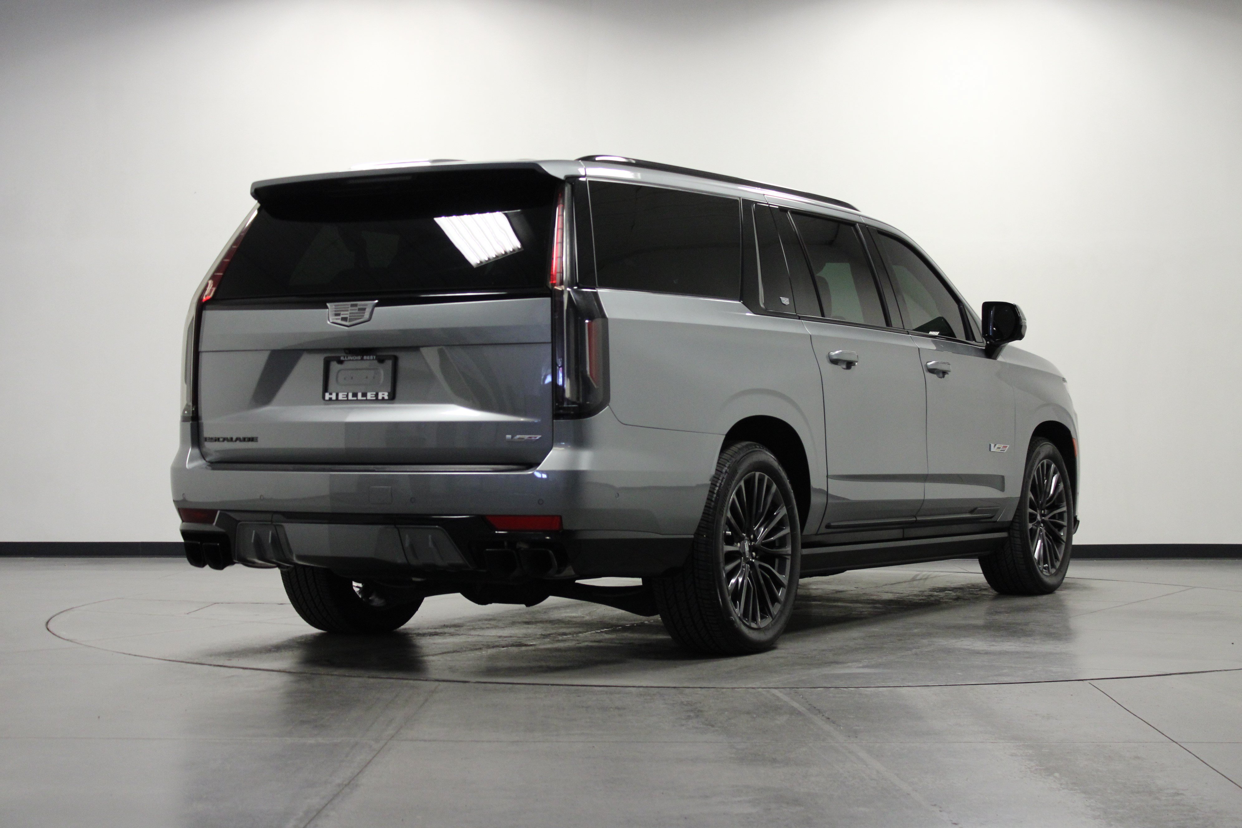 Used 2023 Cadillac Escalade ESV V AWD/4WD image 4