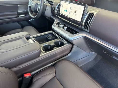 New 2026 Ford Expedition Platinum w/ Platinum Ultimate Package AWD/4WD image 16