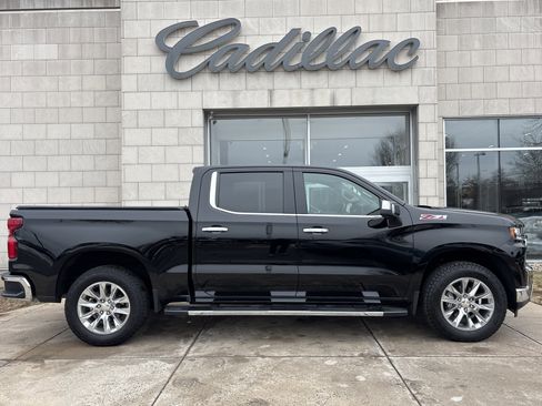 Used 2022 Chevrolet Silverado 1500 LTZ w/ LTZ Premium Package image 3