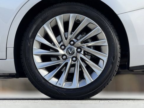 Used 2019 Lexus ES 350 Ultra Luxury image 18