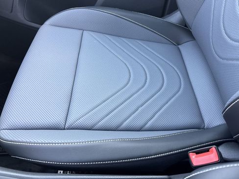 New 2026 Volkswagen Tiguan SE R-Line FWD image 38