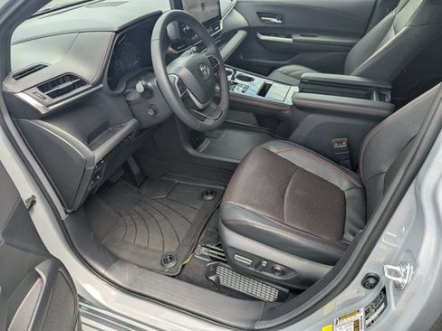 Used 2025 Toyota Sienna XSE w/ XSE Premium Package AWD/4WD image 9