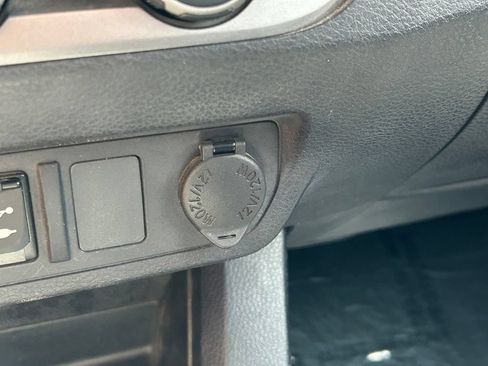 Used 2019 Toyota Tacoma SR5 AWD/4WD image 27