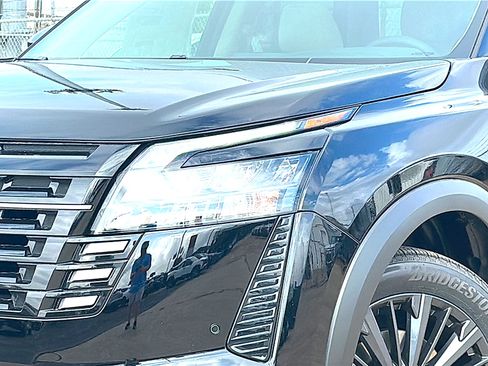 New 2026 Nissan Pathfinder SL w/ SL Premium Package FWD image 4