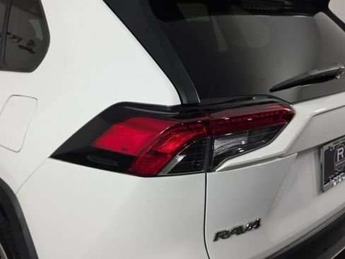 Used 2019 Toyota RAV4 LE w/ All Weather Liner Package FWD image 33