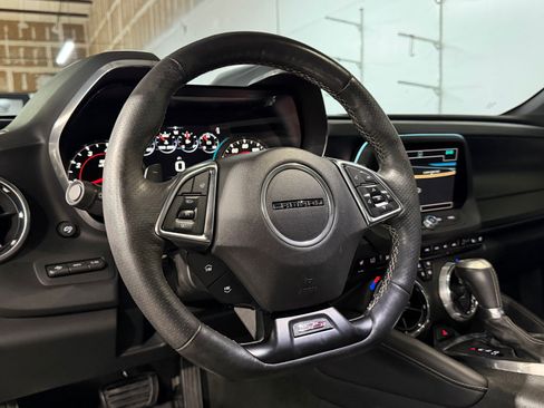 Used 2016 Chevrolet Camaro SS RWD image 3