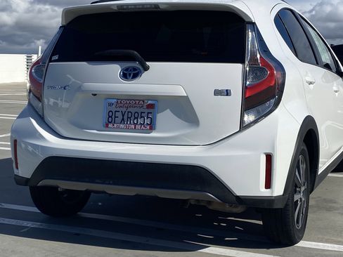 Used 2018 Toyota Prius C Two image 4