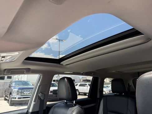 Used 2019 Toyota Highlander XLE AWD/4WD image 12