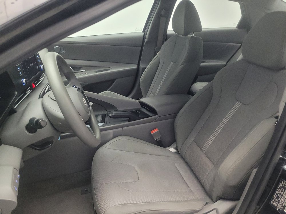 Used 2024 Hyundai Elantra SE FWD image 17