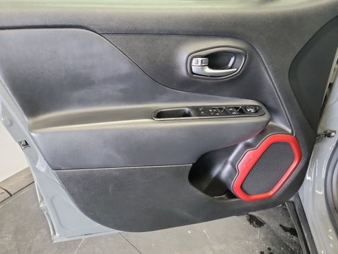 Used 2021 Jeep Renegade Trailhawk AWD/4WD image 13