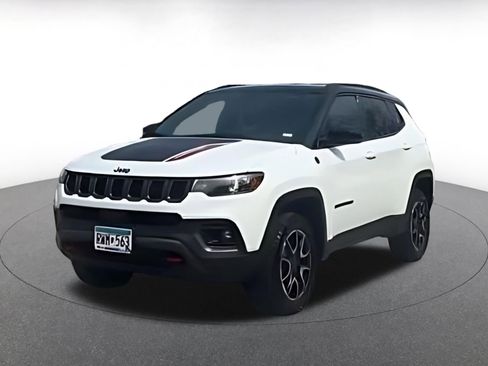 Used 2025 Jeep Compass Trailhawk image 11