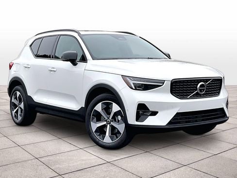 New 2026 Volvo XC40 B5 Plus w/ Protection Package Premier image 2