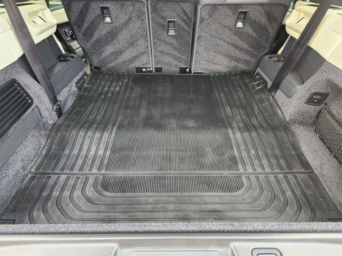 Used 2022 Land Rover Range Rover Long Wheelbase SE image 33