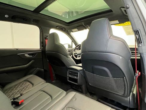 Used 2025 Audi SQ7 Prestige w/ Prestige Package AWD/4WD image 8