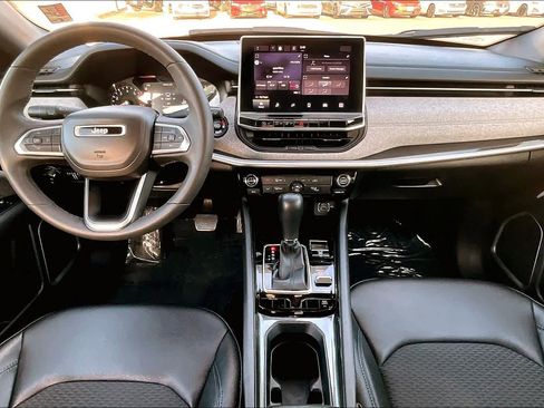 Certified 2024 Jeep Compass Latitude image 15