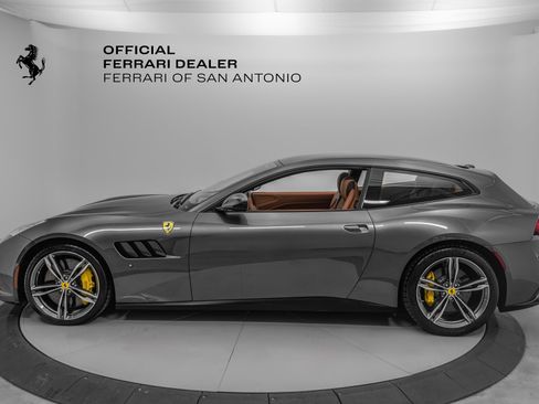 Certified 2019 Ferrari GTC4Lusso image 3