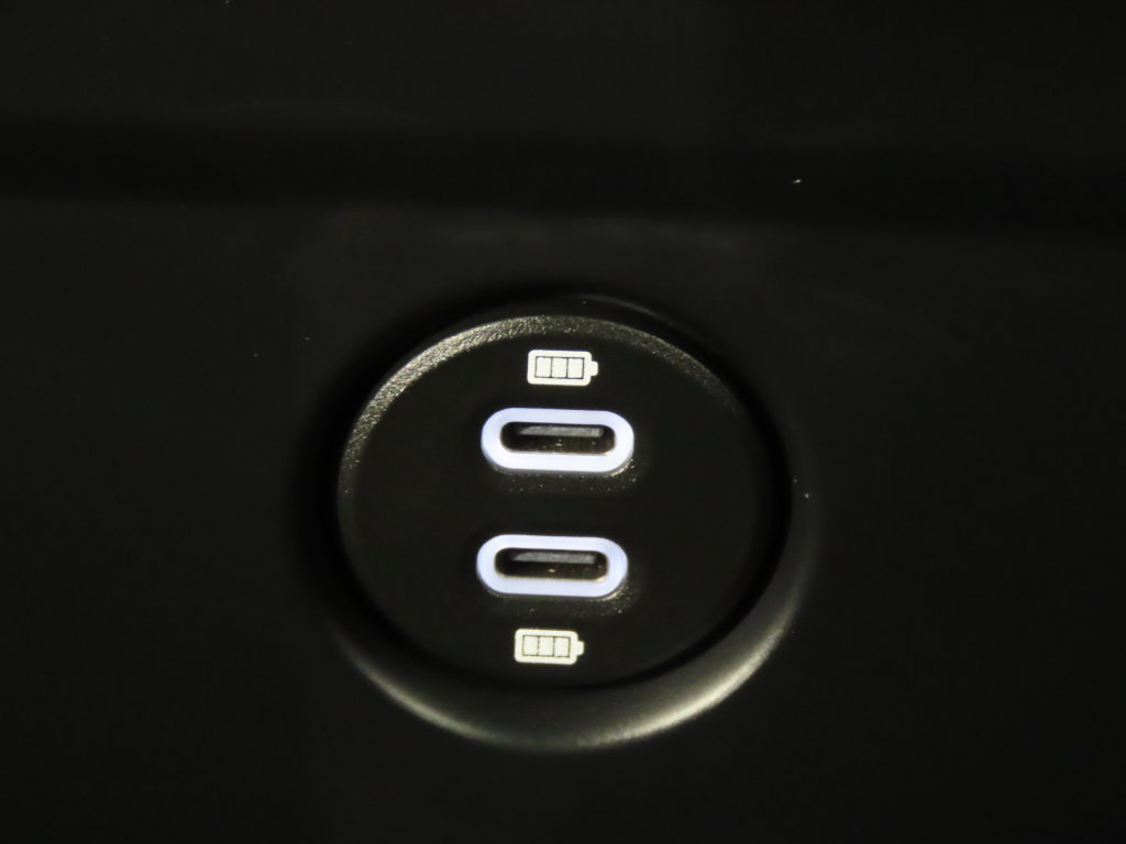 Certified 2025 Porsche Macan AWD/4WD image 34