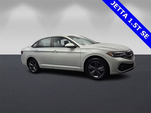 Used 2023 Volkswagen Jetta SE image 1