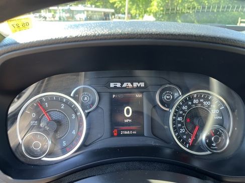 Used 2024 RAM 2500 Tradesman w/ Chrome Appearance Group AWD/4WD image 18