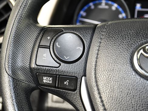 Used 2018 Toyota RAV4 LE w/ All Weather Liner Package AWD/4WD image 20