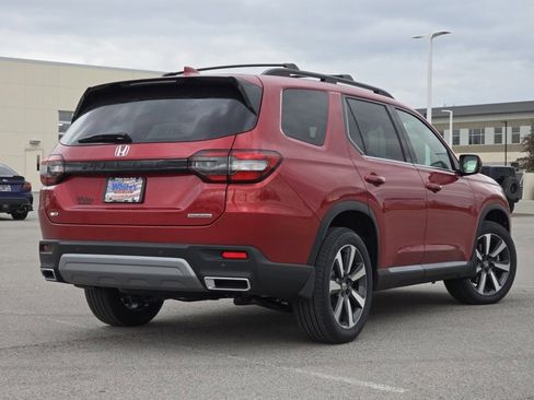 New 2025 Honda Pilot Touring image 20