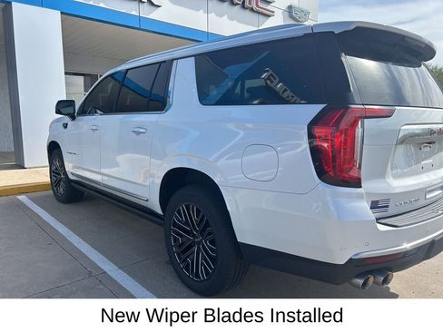 Used 2021 GMC Yukon XL Denali w/ Denali Premium Package AWD/4WD image 9