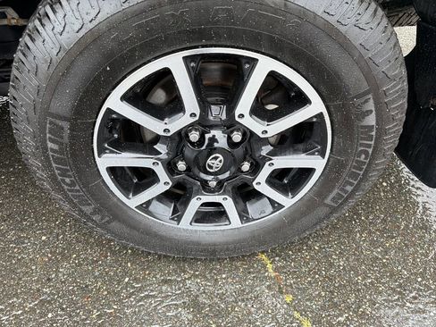 Used 2014 Toyota Tundra Limited w/ Limited Premium Package AWD/4WD image 13