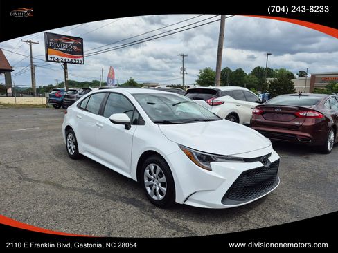 Used 2022 Toyota Corolla LE FWD image 1
